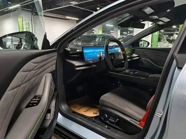 GEELY E8 620KM E8 FLAGSHIP 620KM 2025