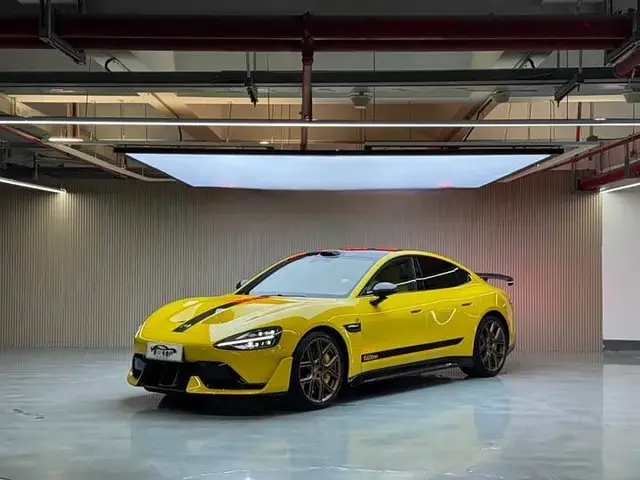 XIAOMI SU7 ULTRA 2025