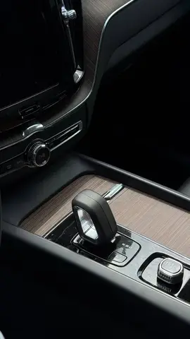 VOLVO XC60 B5 2022