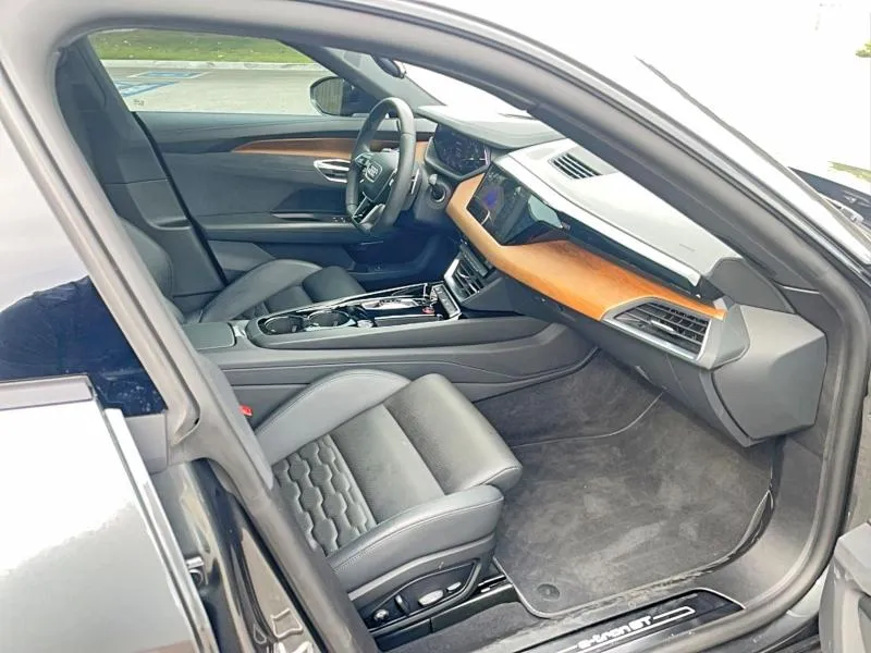 AUDI E-TRON GT PREMIUM PLUS 2024