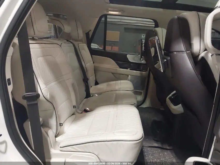 LINCOLN NAVIGATOR BLACK LABEL 2022