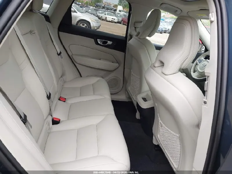 VOLVO XC60 B5 CORE DARK 2024