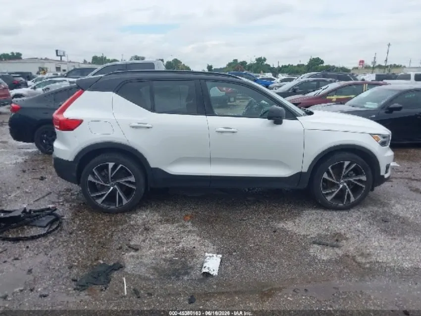 VOLVO XC40 T5 R-DESIGNE 2022