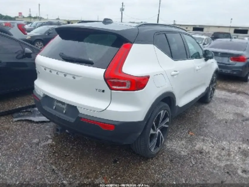VOLVO XC40 T5 R-DESIGNE 2022