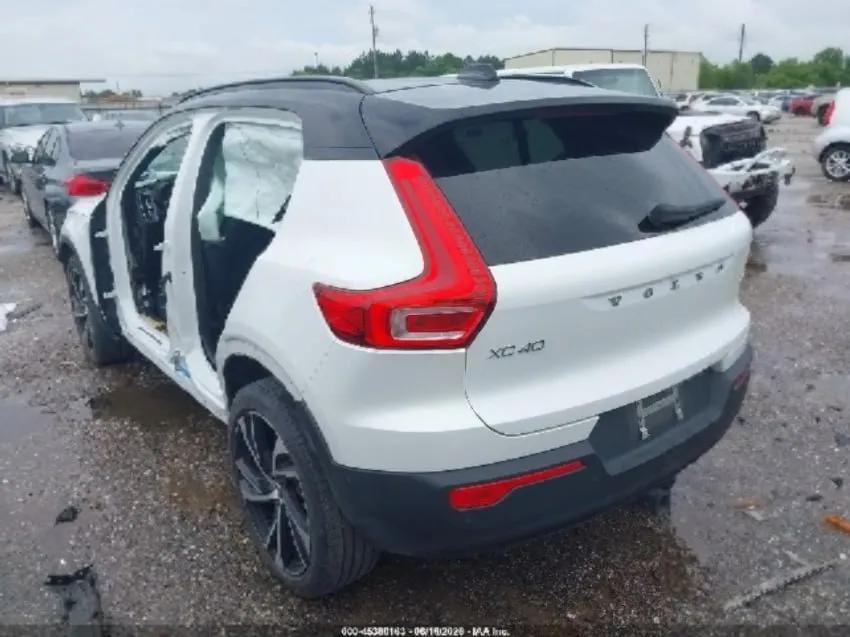 VOLVO XC40 T5 R-DESIGNE 2022