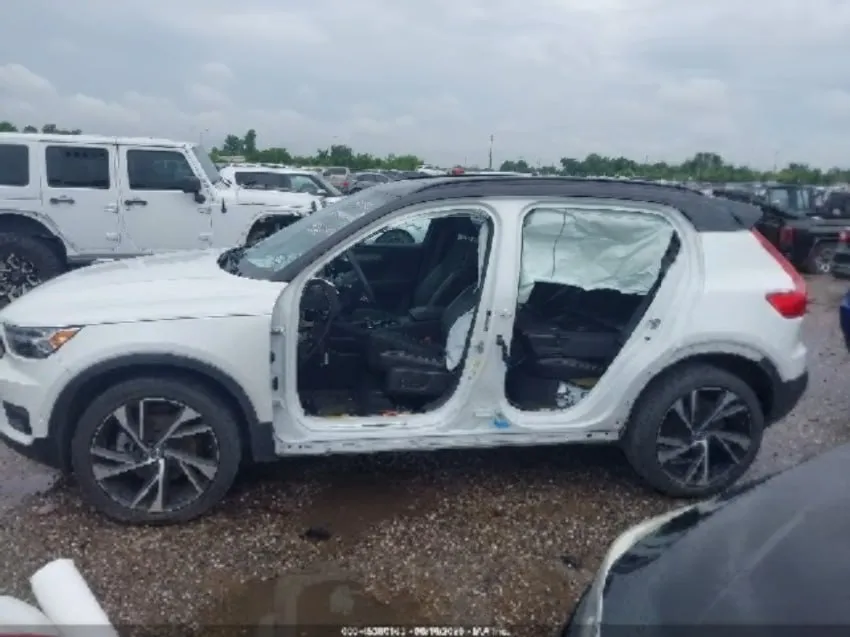 VOLVO XC40 T5 R-DESIGNE 2022