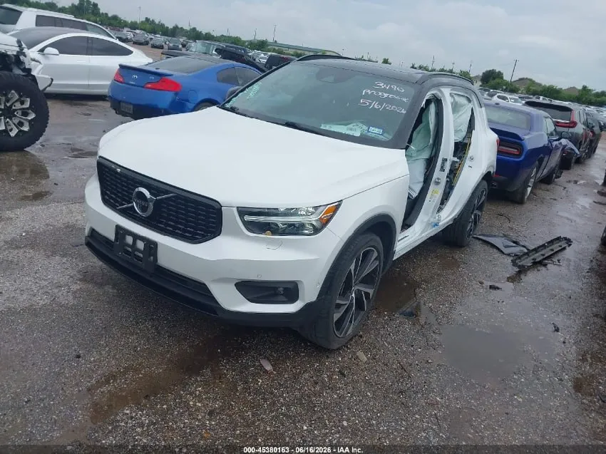 VOLVO XC40 T5 R-DESIGNE 2022