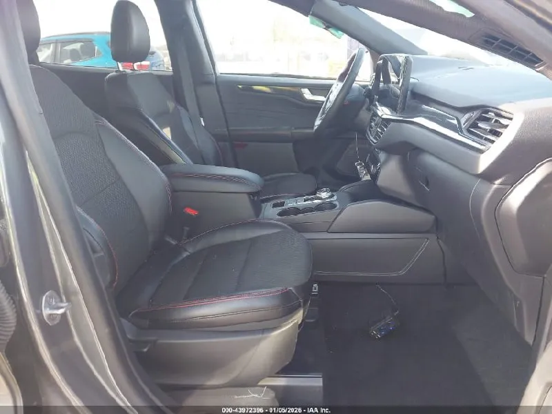 FORD ESCAPE ST-LINE 2024