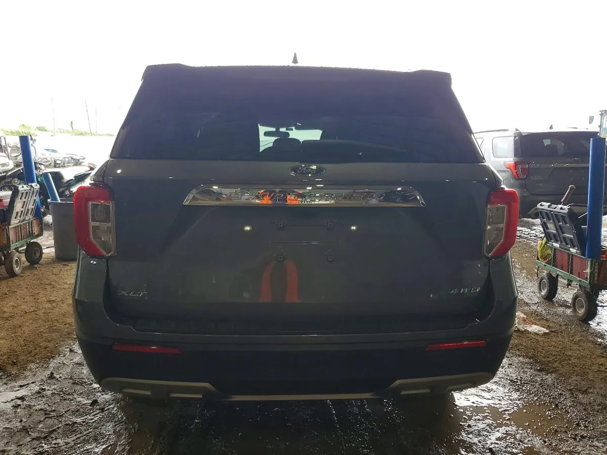 FORD EXPLORER XLT 2023