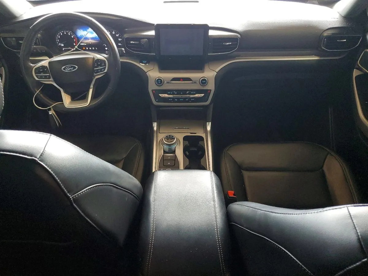 FORD EXPLORER XLT 2023