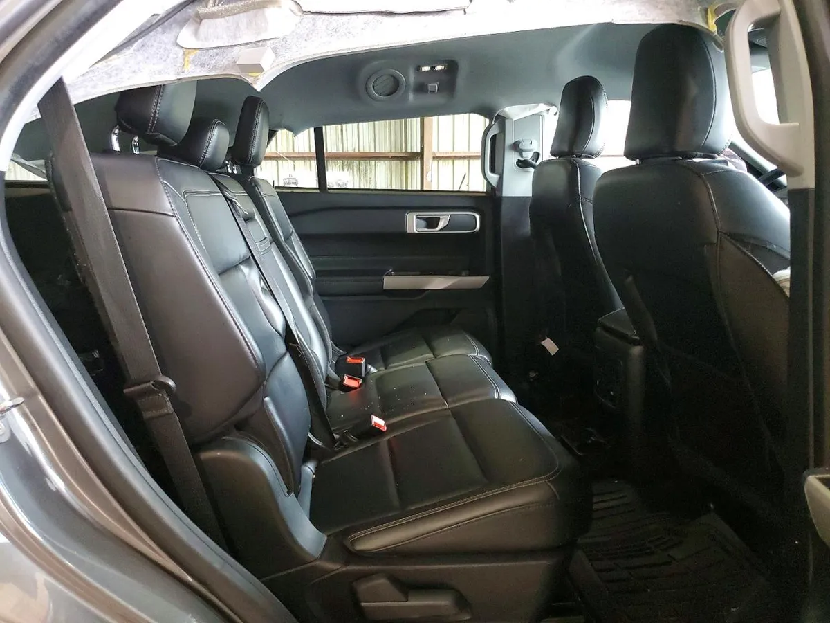 FORD EXPLORER XLT 2023
