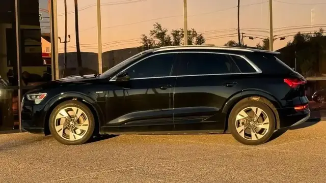 AUDI E-TRON PREMIUM 2022