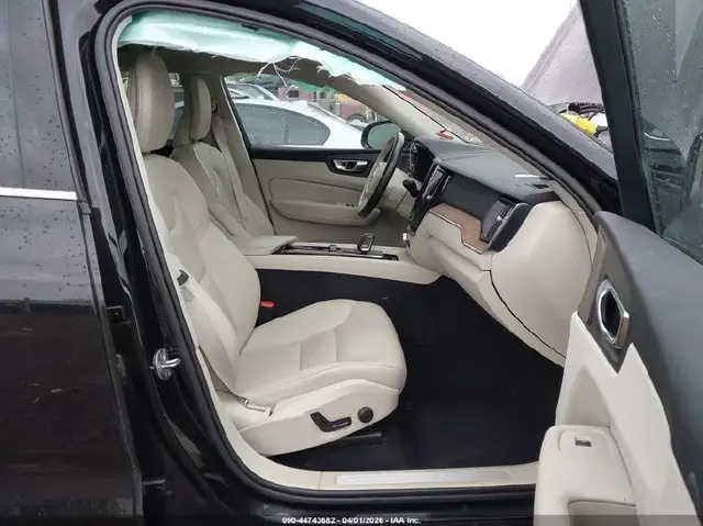 VOLVO XC60 B5 MOMENTUM 2022