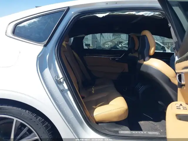 VOLVO S90 T6 MOMENTUM 2018