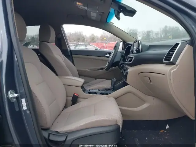 HYUNDAI TUCSON SE 2021