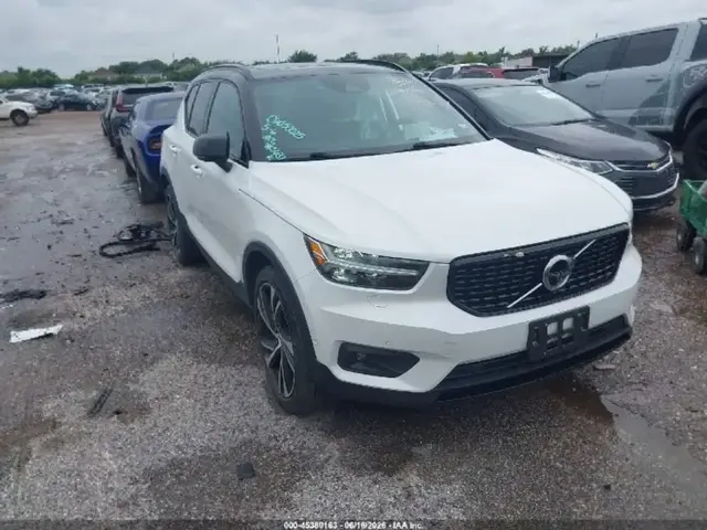VOLVO XC40 T5 R-DESIGNE 2022