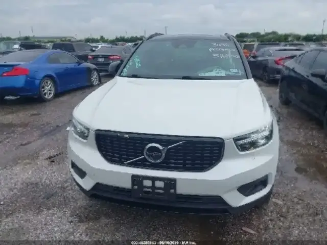 VOLVO XC40 T5 R-DESIGNE 2022