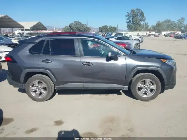 TOYOTA RAV4 XLE 2022