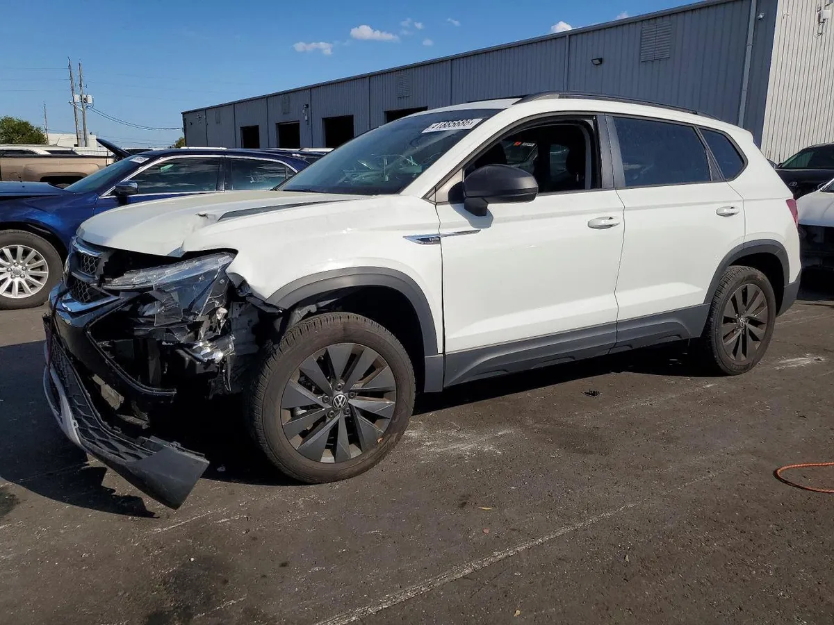 VOLKSWAGEN TAOS 2024