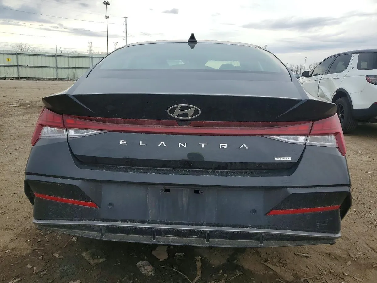 HYUNDAI ELANTRA LIMITED 2024