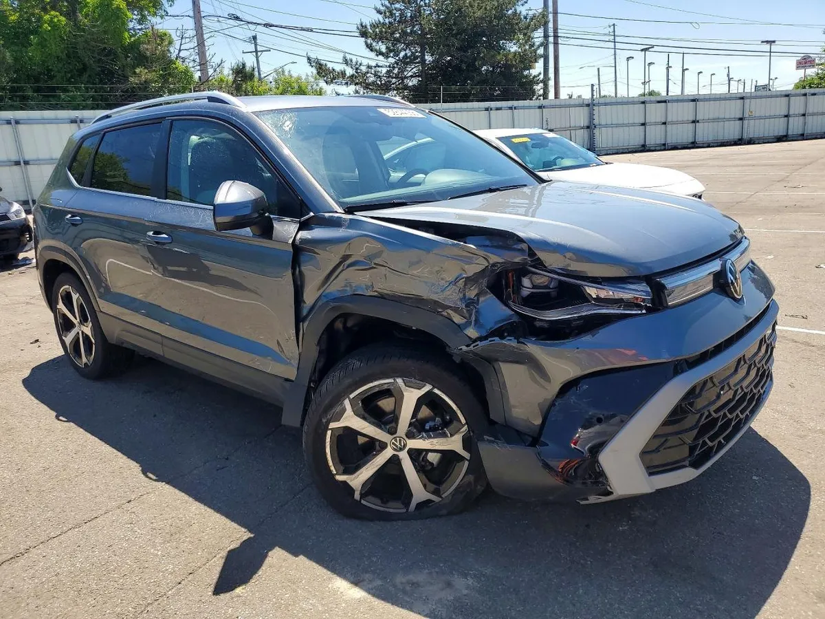 VOLKSWAGEN TAOS SEL 2025