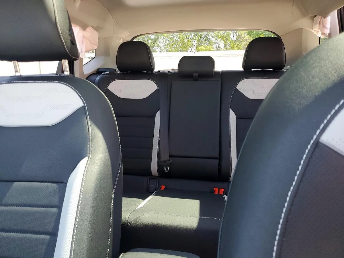 VOLKSWAGEN TAOS SEL 2025