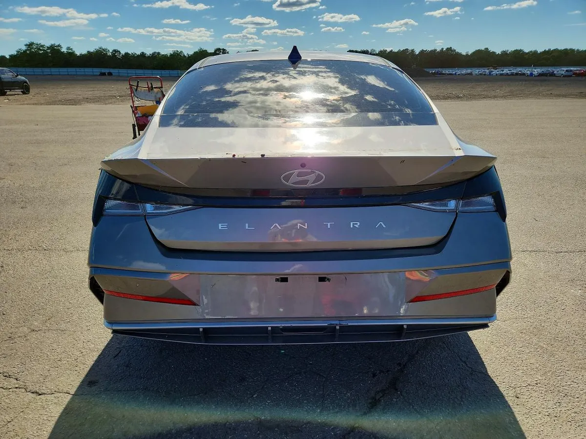 HYUNDAI ELANTRA SEL 2025