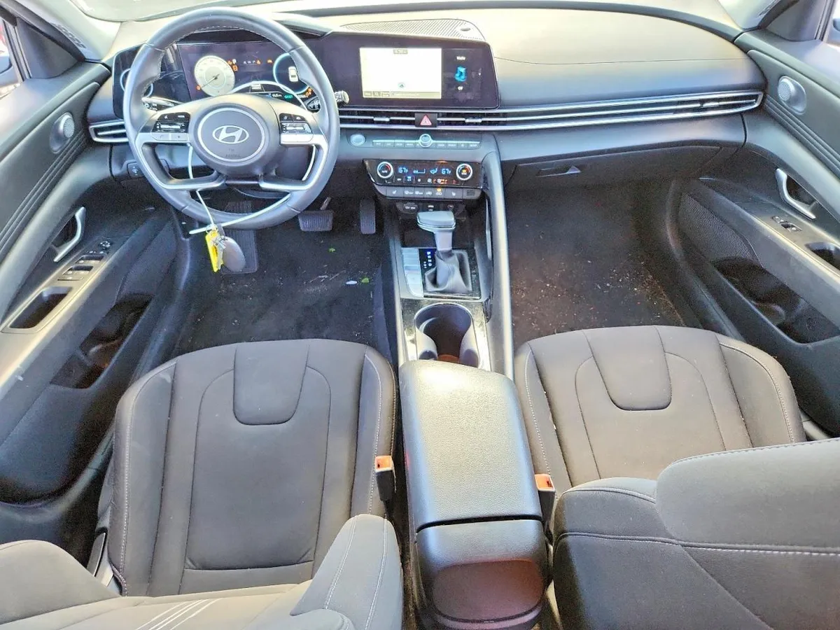 HYUNDAI ELANTRA SEL 2025