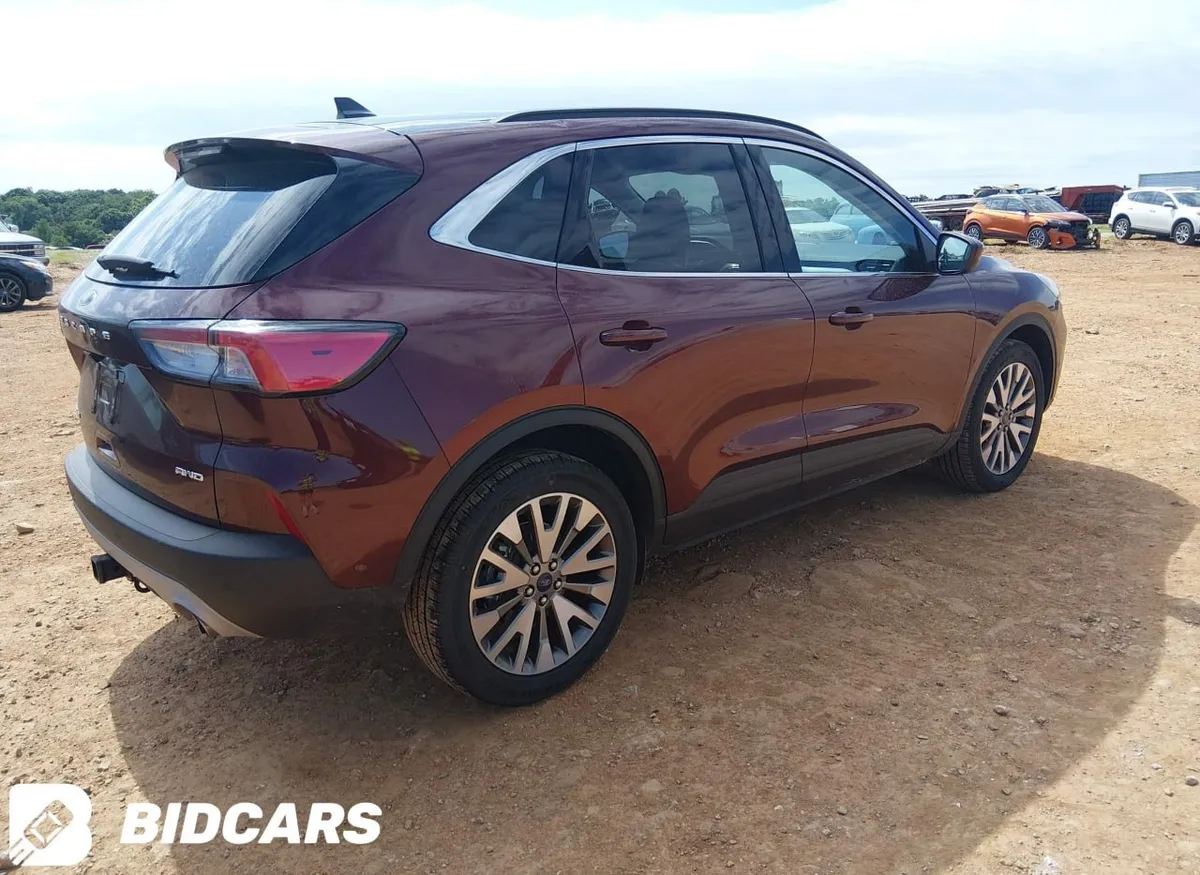 FORD ESCAPE TITANIUM 2021