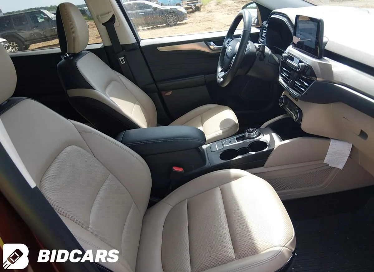 FORD ESCAPE TITANIUM 2021