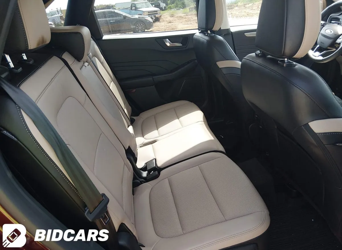 FORD ESCAPE TITANIUM 2021