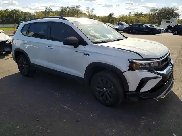 VOLKSWAGEN TAOS 2024