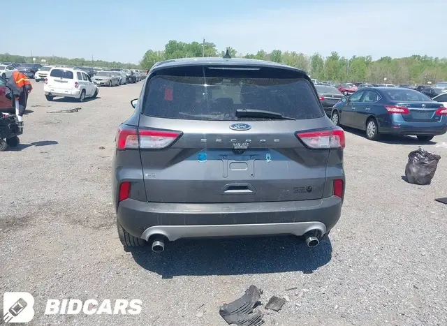 FORD ESCAPE SE 2022