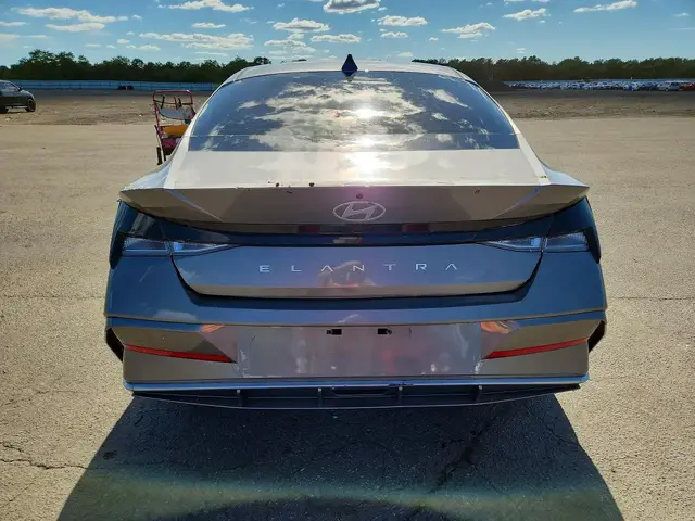 HYUNDAI ELANTRA SEL 2025
