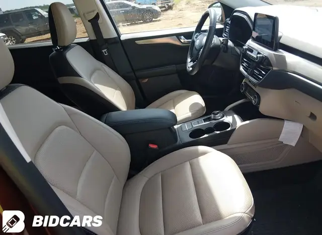 FORD ESCAPE TITANIUM 2021
