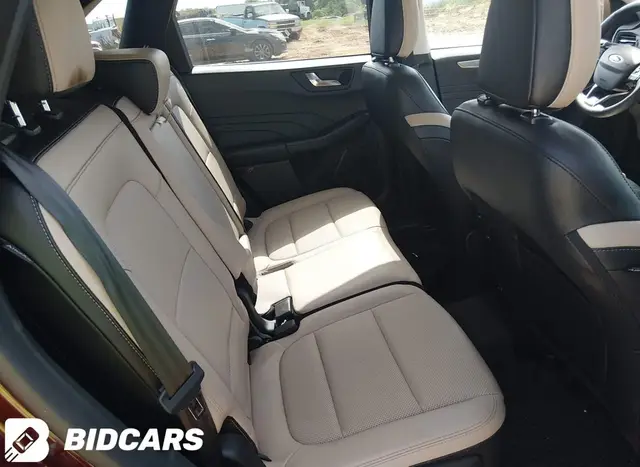 FORD ESCAPE TITANIUM 2021