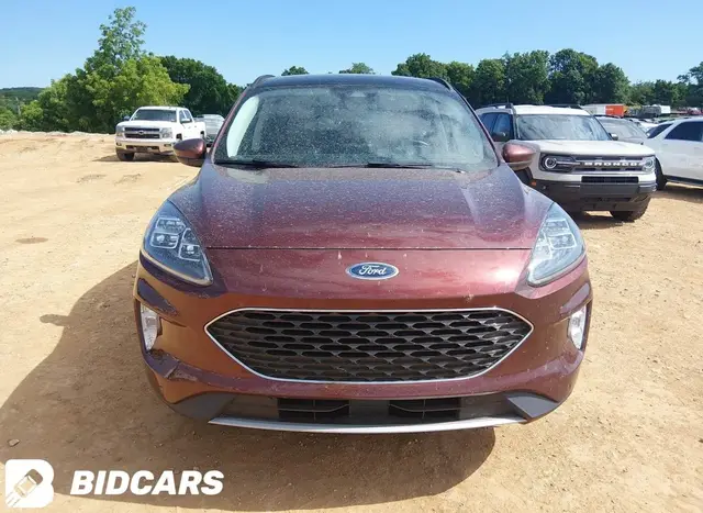 FORD ESCAPE TITANIUM 2021