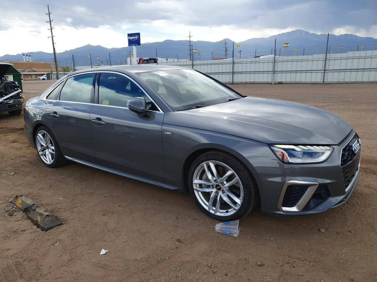 AUDI A4 ПОЛНЫЙ ПРИВОД) 2023