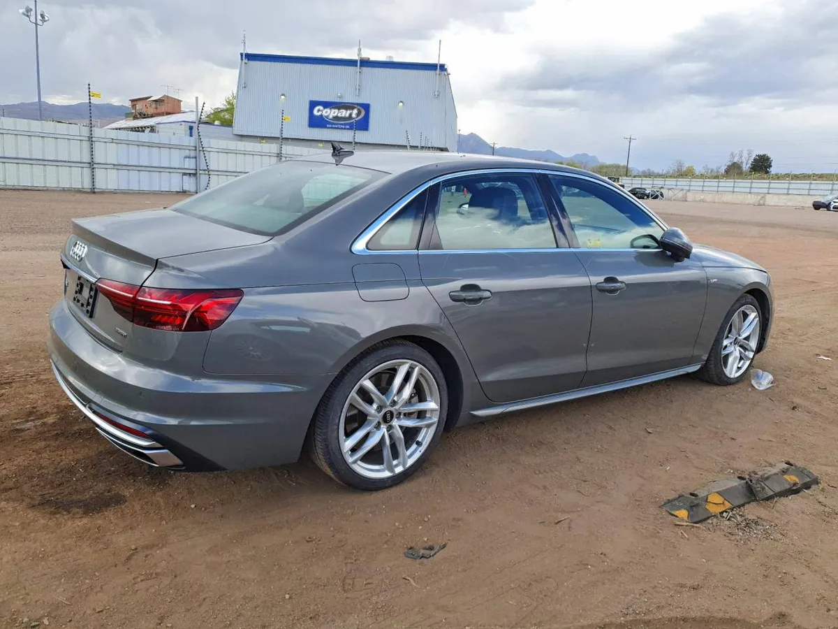 AUDI A4 ПОЛНЫЙ ПРИВОД) 2023