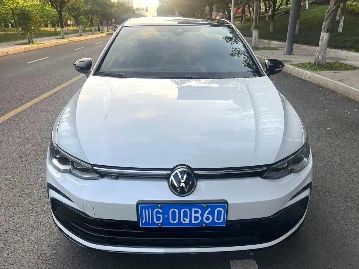 VOLKSWAGEN GOLF R-LINE - СПОРТИВНЫЙ ДИЗАЙН КУЗОВА И СИДЕНИЙ 2021