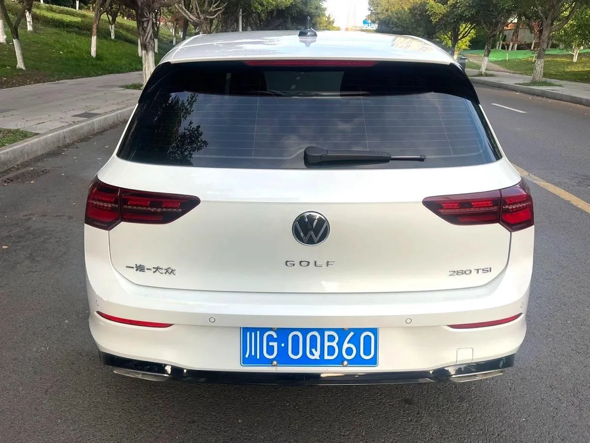 VOLKSWAGEN GOLF R-LINE - СПОРТИВНЫЙ ДИЗАЙН КУЗОВА И СИДЕНИЙ 2021