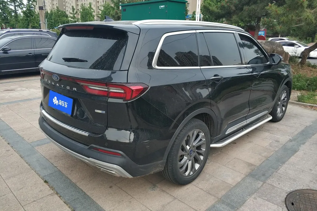 FORD EQUATOR 7-SEAT PREMIUM MODEL 2022