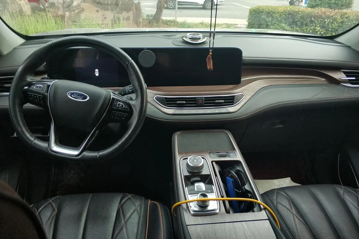 FORD EQUATOR 7-SEAT PREMIUM MODEL 2022