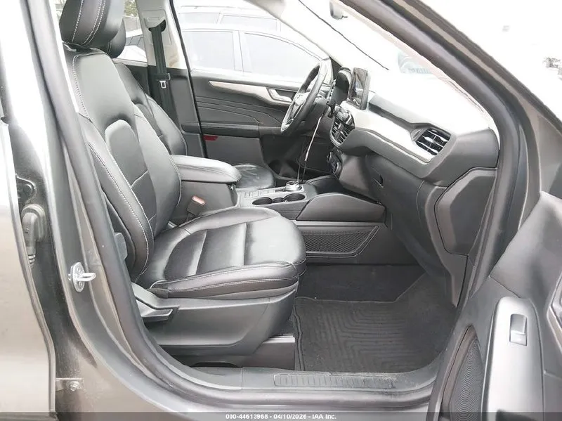 FORD ESCAPE SEL 2022