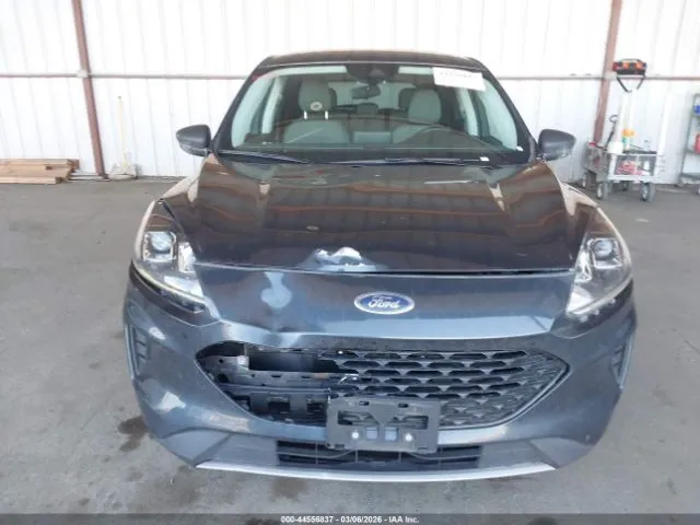 FORD ESCAPE SE 2022