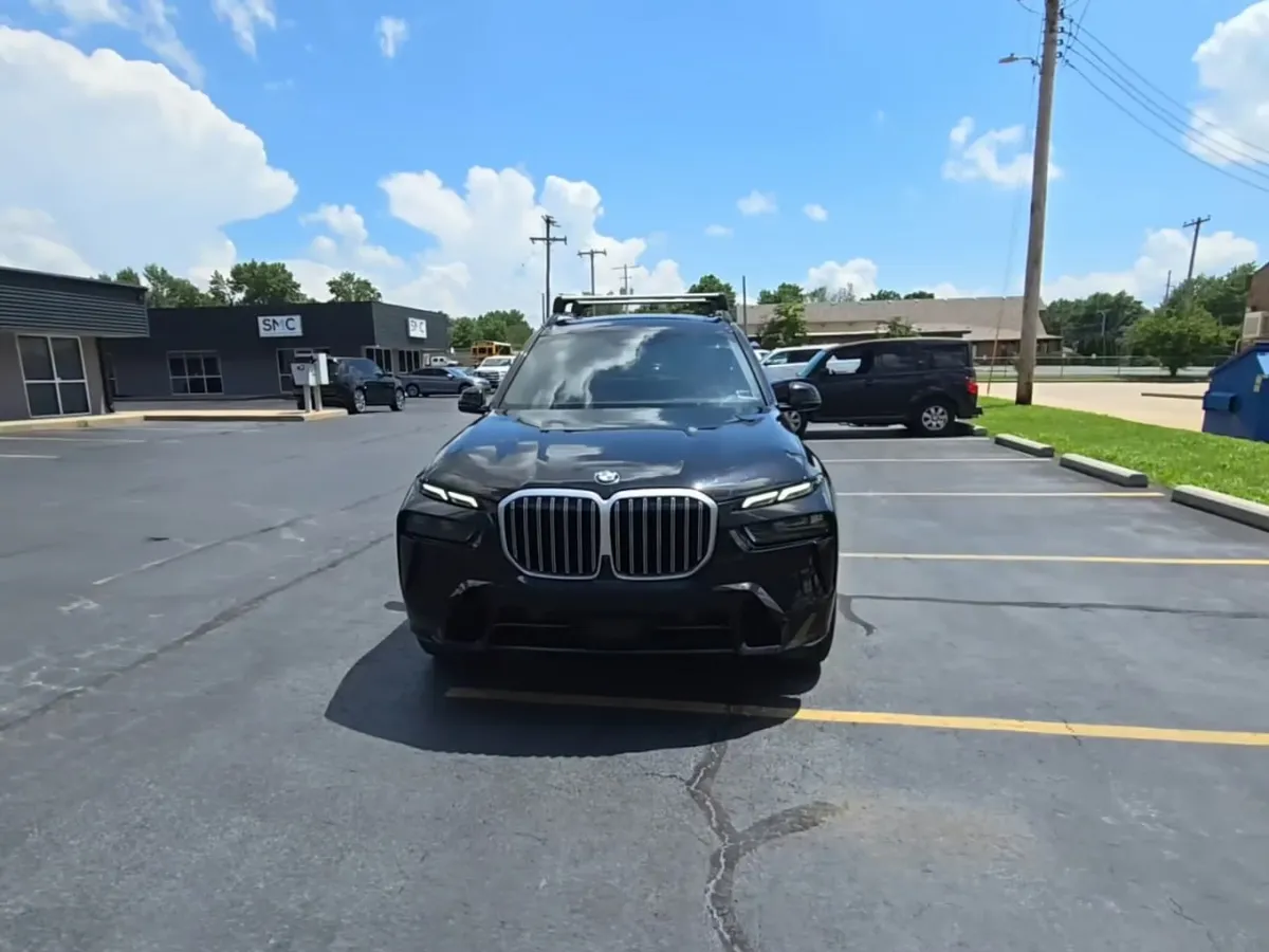 BMW X7 SPORTS ACTIVITY VEHICLE 2023