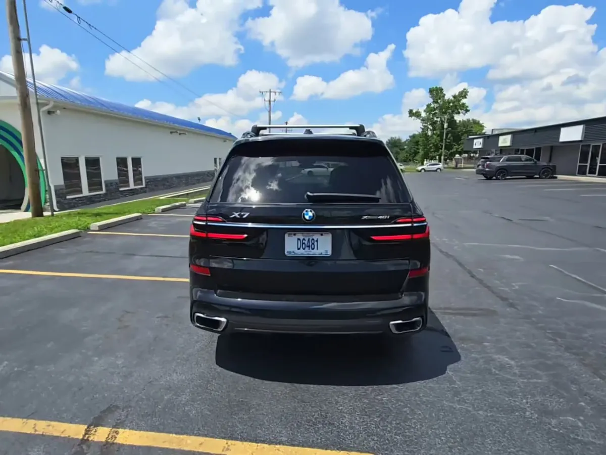 BMW X7 SPORTS ACTIVITY VEHICLE 2023