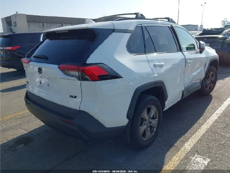 TOYOTA RAV4 XLE 2022