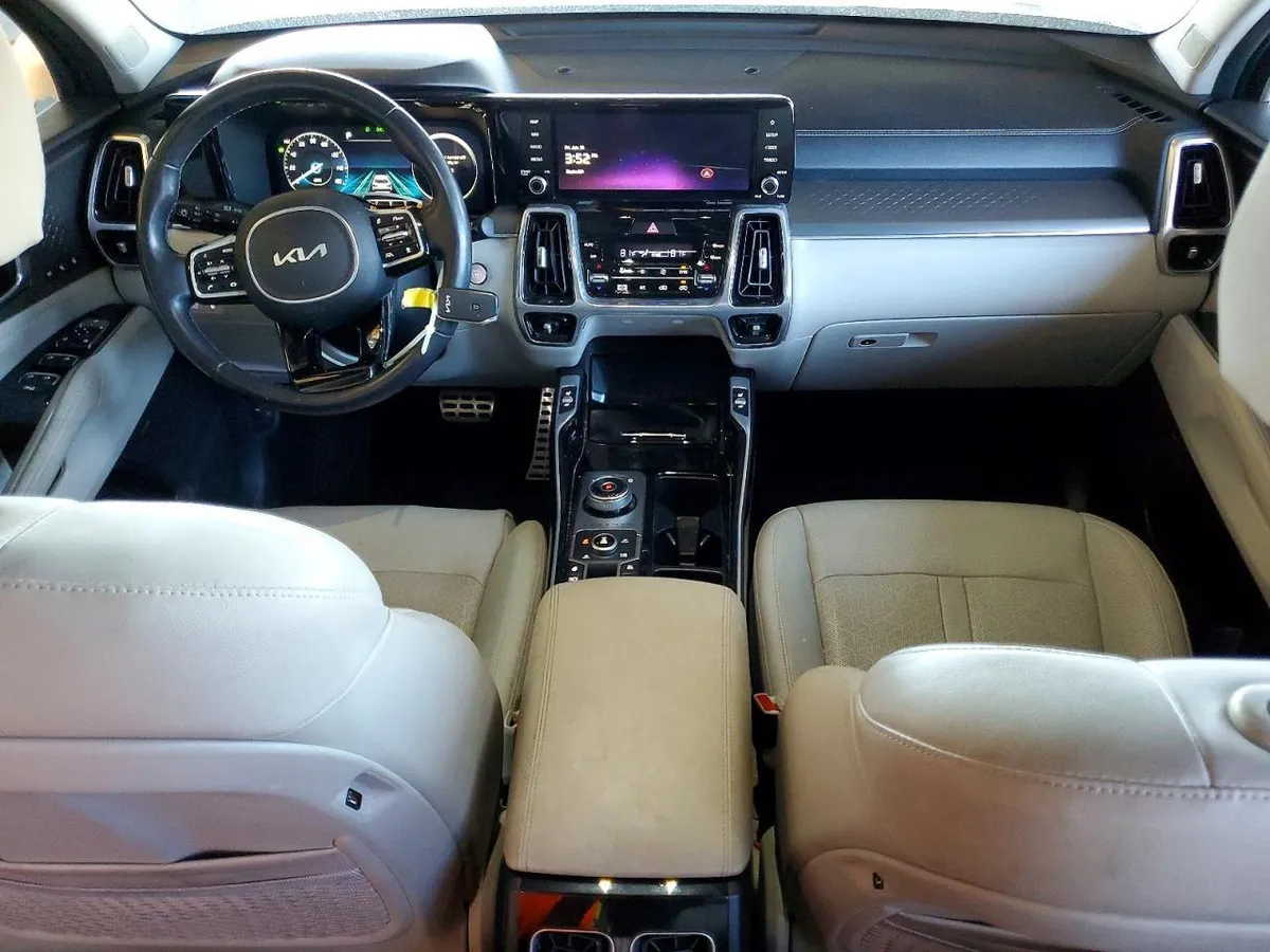 KIA SORENTO КАПИТАНСКИЕ КРЕСЛА (КОМФОРТ БИЗНЕС-КЛАССА) ПАНОРАМНАЯ КРЫША ПРЕМИАЛЬНЫЙ ЗВУК BOSE (12 ДИНАМИКОВ) И О 2023
