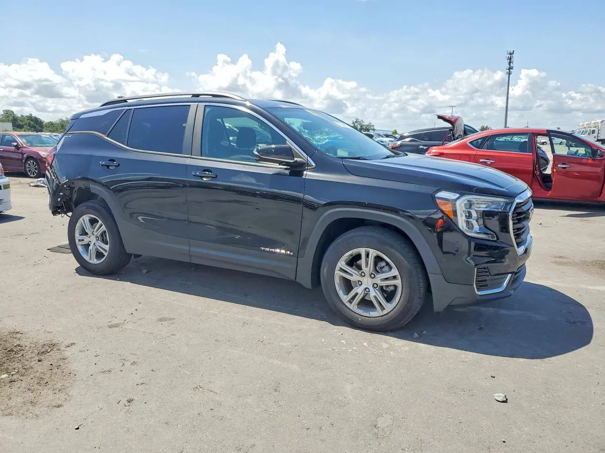 GMC TERRAIN SLE СБАЛАНСИРОВАННОЕ ОСНАЩЕНИЕ ВКЛЮЧАЮЩЕЕ СОВРЕМЕННЫЕ СИСТЕМЫ БЕЗОПАСНОСТИ МУЛЬТИМЕДИА И КОМФОРТНЫЕ 2022